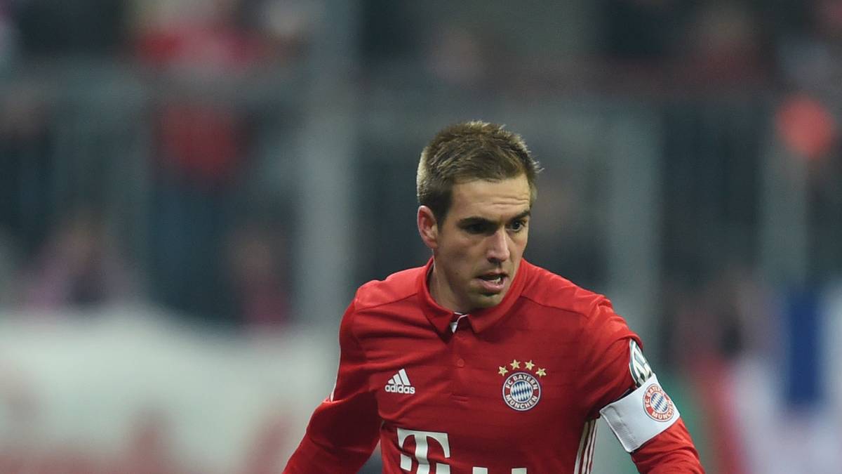 Beim FC Bayern platzt die Bombe bereits vor dem Spiel gegen Wolfsburg: Philipp Lahm wird im Sommer beim FC Bayern aufhören, nicht mehr als Spieler und auch nicht als Sportdirektor zur Verfügung stehen