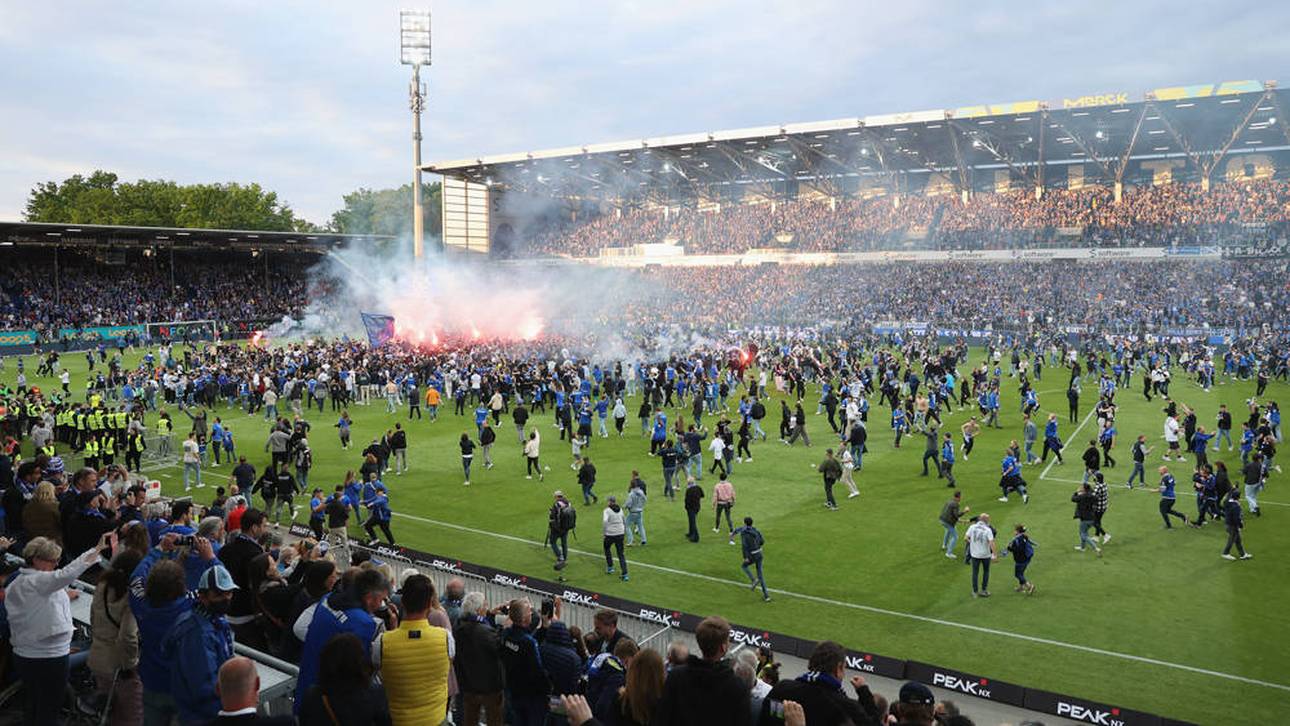 Platzsturm! Darmstadt aufgestiegen