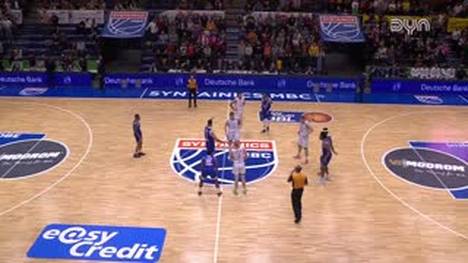 Die Highlights der BBL-Partie SYNTAINICS MBC - Telekom Baskets Bonn im Video.