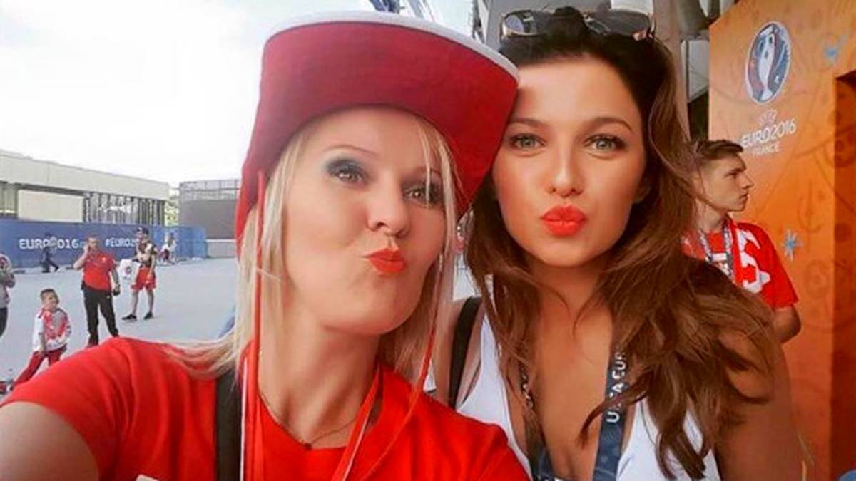 Polens Robert Lewandowski will sein Team zum Sieg im Gruppenspiel gegen Deutschland schießen. Seine Frau Anna Lewandowska schickt vor dem Stadion via Instagram noch schnell ein Küsschen. Na wenn das kein Glück bringt... 