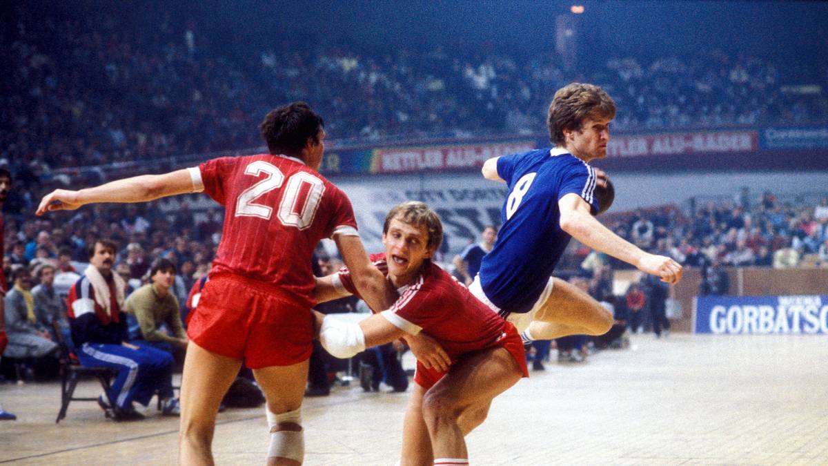 PLATZ 11: RÜDIGER BORCHARDT (r., 689 Tore in 154 Spielen, davon 139 für die DDR) - Rückraum rechts