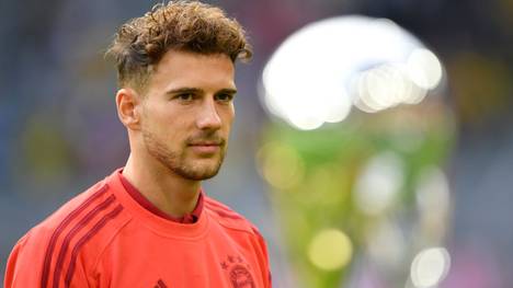 DORTMUND, GERMANY - AUGUST 03: Leon Goretzka of Bayern Muenchen looks on at the Supercup 2019 Trophy during the warm up prior to the DFL Supercup 2019 match between Borussia Dortmund and FC Bayern München at Signal Iduna Park on August 03, 2019 in Dortmund, Germany. (Photo by Stuart Franklin/Bongarts/Getty Images)