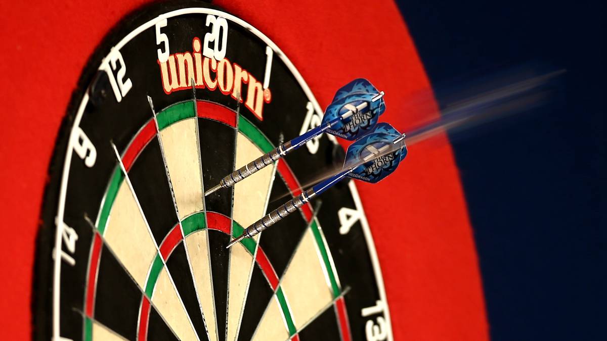 Bei der WM 2019 kamen wegen der gestiegenen Teilnamerzahl übrigens 100 Scheiben, die aus Sisalfasern bestehen, zum Einsatz. 2018 waren es noch 80, die von insgesamt 38.555 Darts gelöchert wurden