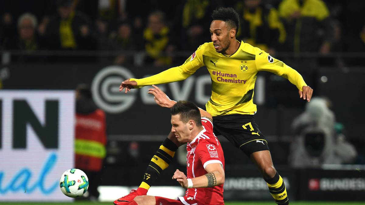 Dortmund hat in der 12. Minute die große Chance auf die Führung. Pierre-Emerick Aubameyang läuft auf das Tor der Bayern zu, doch Niklas Süle blockt den Ball beim Schuss des Gabuners