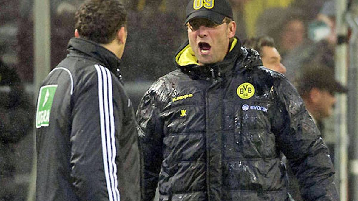 NOVEMBER 2010: Nur zehn Monate später begegnen sich Klopp und Trautmann wieder, dieses Mal in Hamburg. Und wie das beim zweiten Treffen nun mal so ist - man kommt sich langsam näher. Klopp ergreift auch dieses Mal die Initiative...