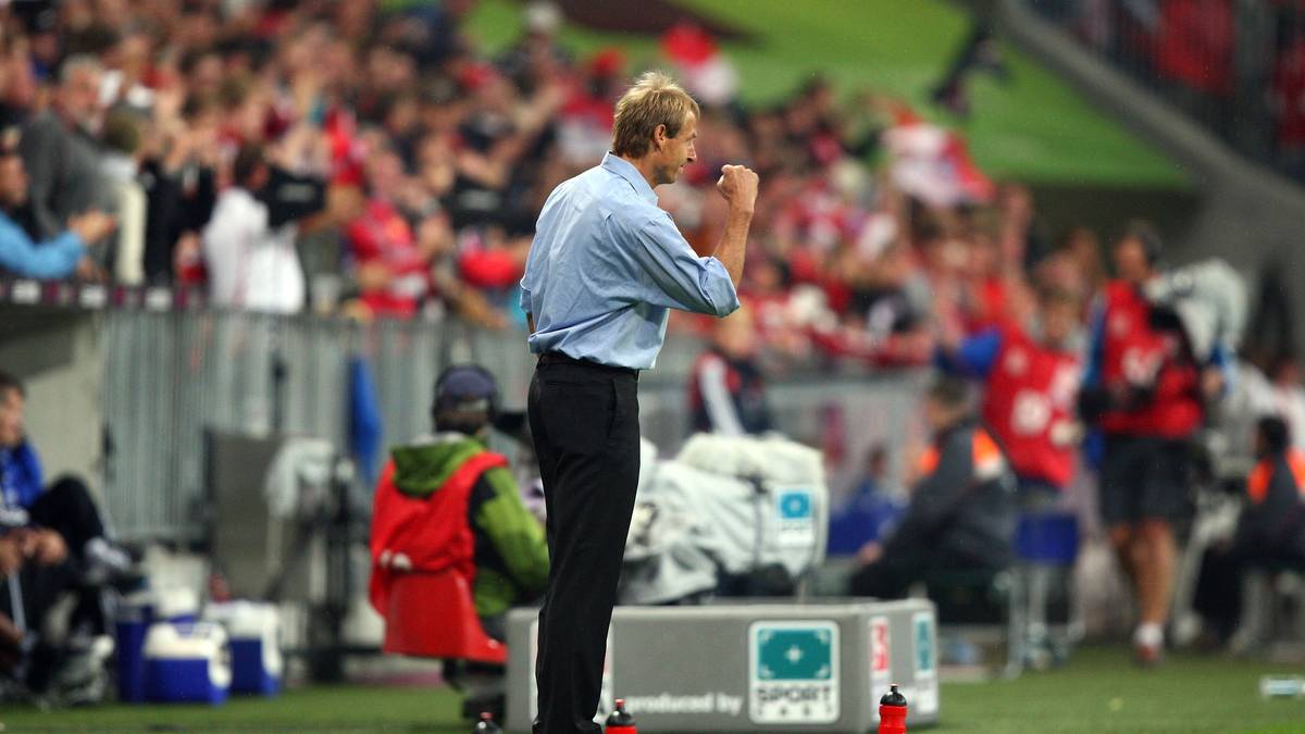 2008/09 - Bayern München - Hamburger SV: Zum Auftakt der Saison 2008/09 sind alle Augen auf Jürgen Klinsmann gerichtet. In seinem ersten Spiel als Cheftrainer des FC Bayern heißt der Gegner Hamburger SV, der damals noch in anderen Tabellenregionen anzutreffen ist 