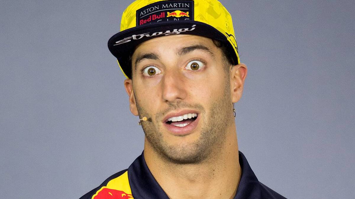 Red-Bull-Pilot Daniel Ricciardo macht angesichts der Frisuren seiner Fahrerkollegen offenbar große Augen