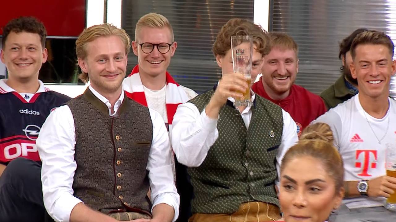 Prost! Diese Szene sorgt im Doppelpass für Lacher