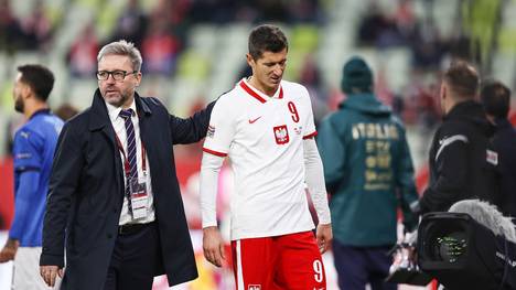 Glück im Unglück bei Robert Lewandowski: Der Pole hat sich im Nationalteam eine kleine Verletzung zugezogen, fällt aber nicht aus. 