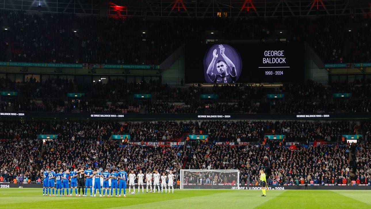 Schweigeminute für George Baldock beim Nations-League-Spiel Griechenlands gegen England