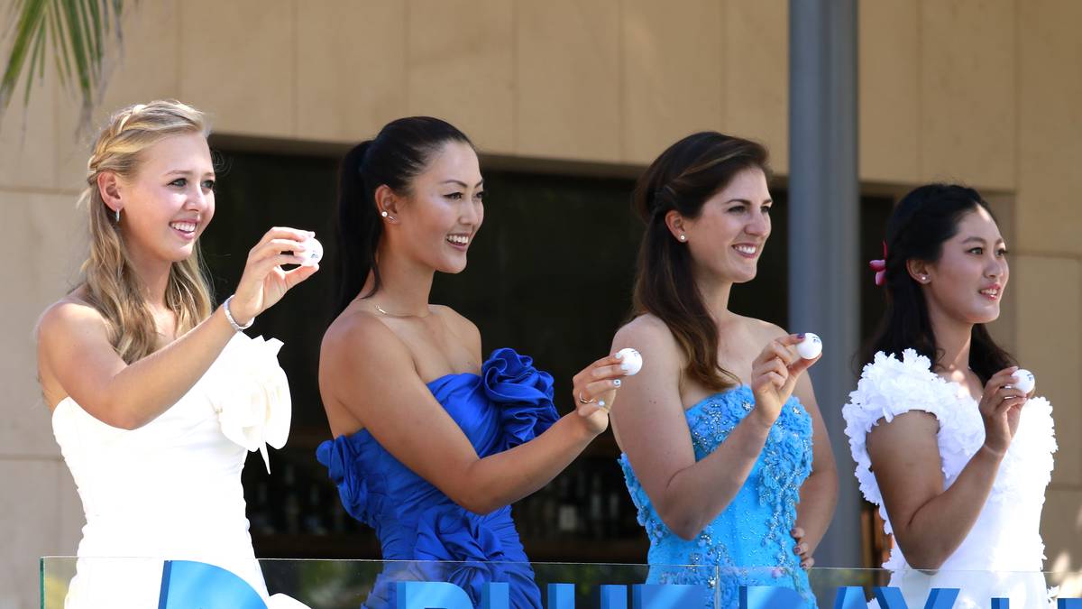 Nicht nur in den Sozialen Netzwerken möchte Sandra Gal mit gutem Aussehen glänzen, auch auf sämtlichen Golf-Events plädiert die Deutsche (3.v.l.) für einen femininen Look 