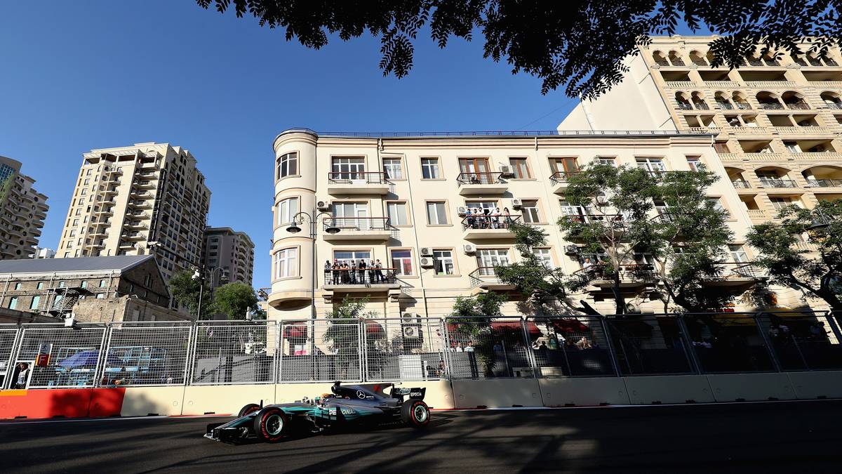 Und ausgerechnet jetzt steht der Grand Prix von Aserbaidschan an. An Baku hat Weltmeister Hamilton fast nur schlechte Erinnerungen