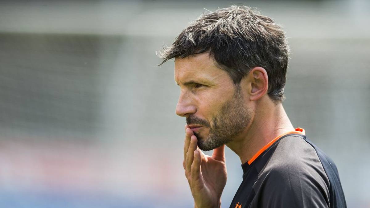 PSV EINDHOVEN: Der frühere Bayern-Profi Mark van Bommel ist als Trainer des niederländischen Erstligisten PSV Eindhoven entlassen worden. Die aktuelle Negativserie war der Auslöser für den Rauswurf des 42-Jährigen 