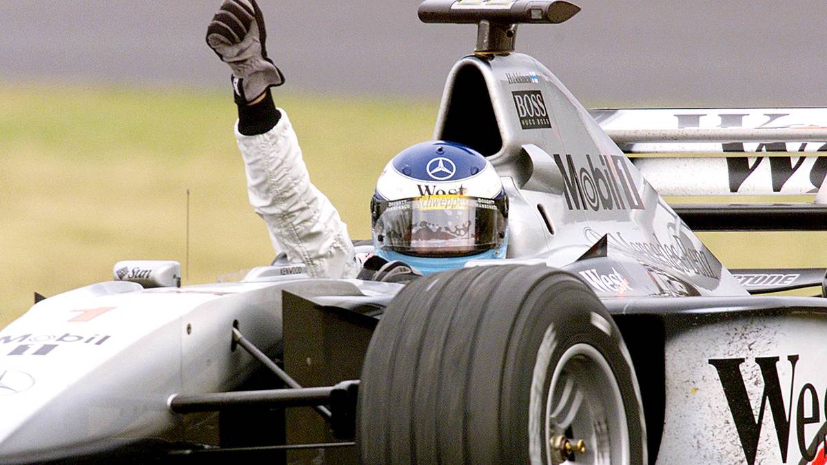 1995 schlug er bei einer Trainingssession im australischen Adelaide in einen Reifenstapel ein und erlitt schwere Kopfverletzungen. Es war zunächst nicht klar, ob er je wieder ein Rennen wird bestreiten können. Drei Jahre später wurde er erstmals Weltmeister