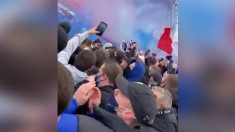 Die Glasgow Rangers sin nach zehn Jahren wieder Meister in Schottland. Nach dem Titelgewinn gibt es für die rot-blauen Fans in Glasgow trotz Corona kein Halten mehr.