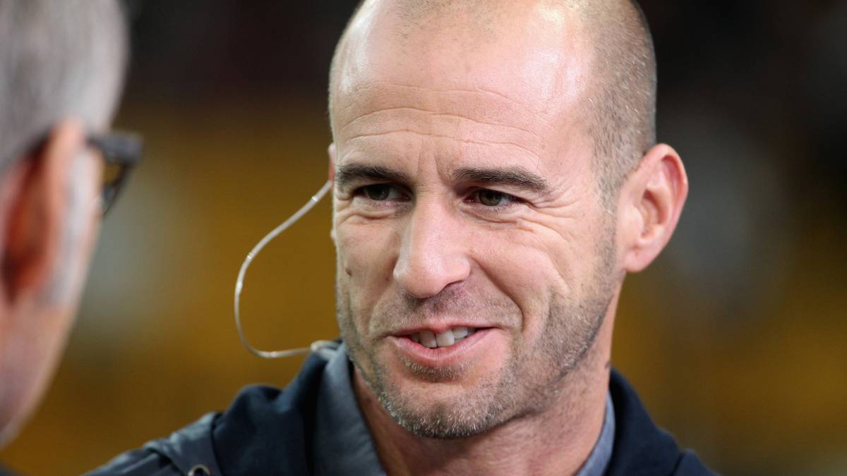 "Ich hatte Gehirnschluckauf." (ARD-Experte Mehmet Scholl entschuldigte sich für seine persönliche Kritik an DFB-Chefscout Urs Siegenthaler)