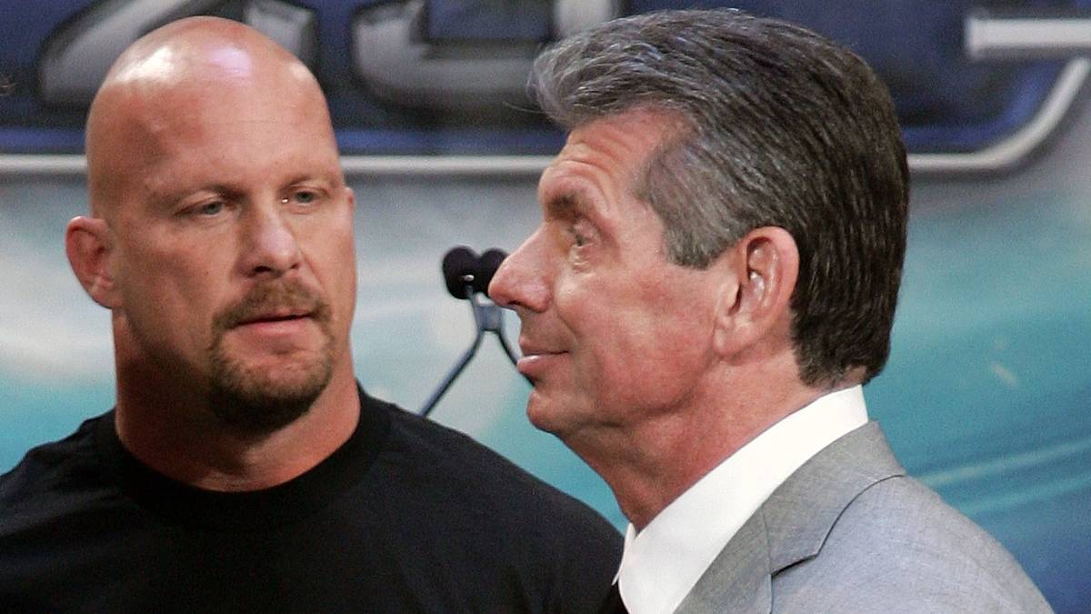 Als Gegenspieler für Austin setzte sich WWE-Chef Vince McMahon selbst in Szene. Er mimte den bösen Boss, der den ungeliebten Angestellten mit allen Mitteln loswerden wollte - und dafür sogar selbst mit ihm in den Ring stieg. Die Fehde machte die WWF letztlich wieder zur einzigen Macht im US-Wrestling. Sie kaufte die WCW 2001 auf