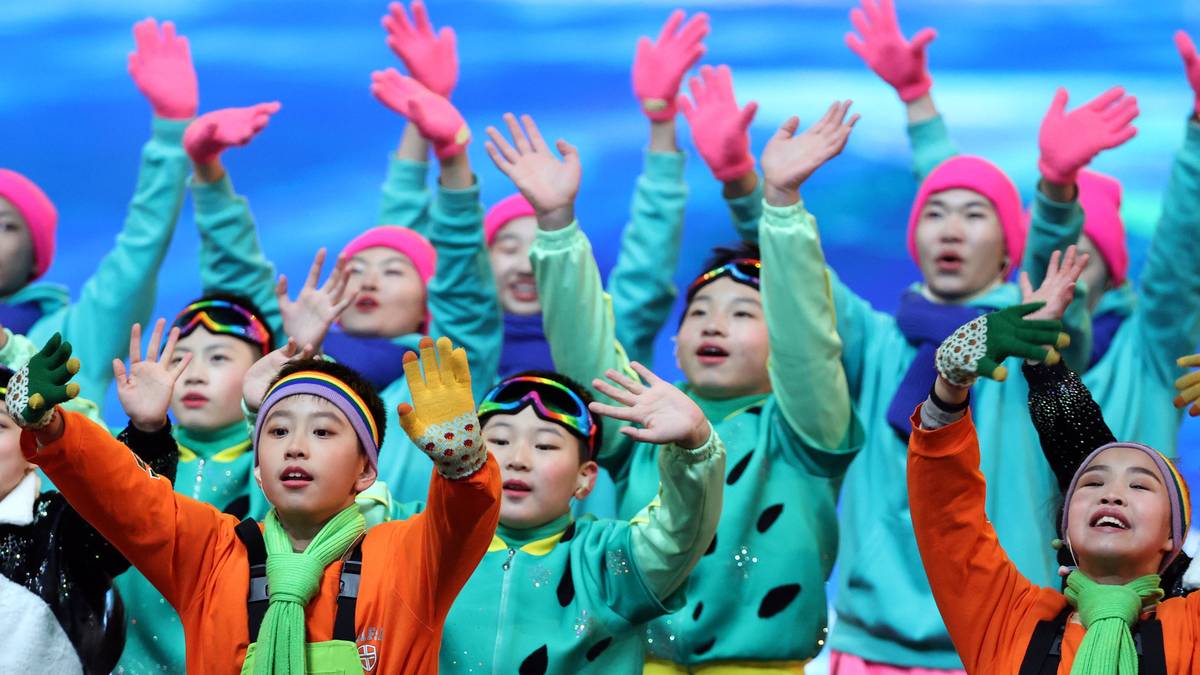 Schon vor Beginn der offiziellen Eröffnung wird noch einmal letzte Hand an der Choreografie angelegt