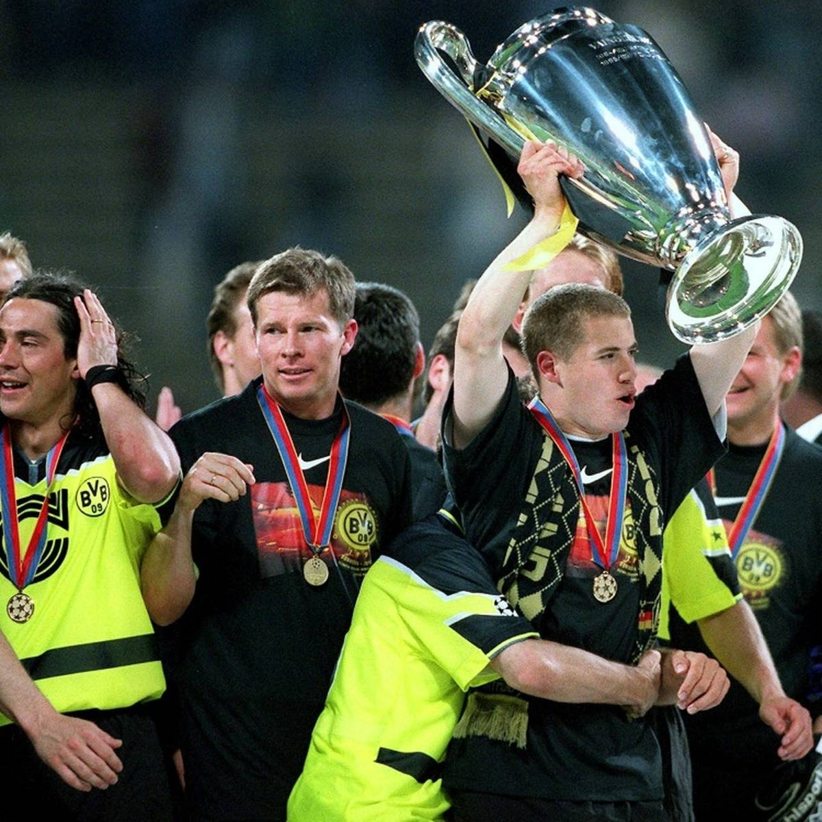 Für Lars Ricken muss das Ziel des Fußball-Bundesligisten Borussia Dortmund der Meistertitel bleiben.