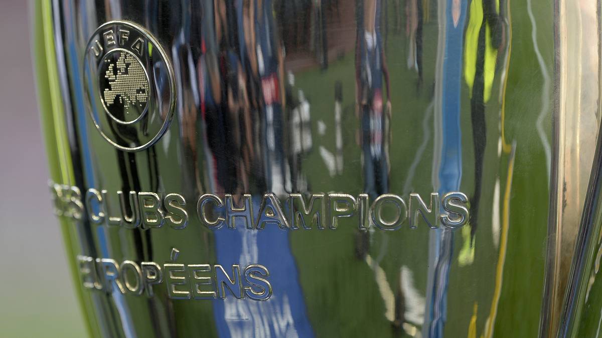 Blitzblank poliert steht der Champions-League-Pokal bereit. Der FC Barcelona empfängt den FC Bayern im Halbfinal-Hinspiel, beiden fehlt nur noch ein Schritt ins Finale nach Berlin. SPORT1 hat die Bilder des Spiels 