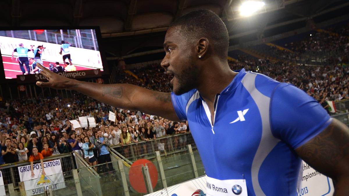 Die Olympia-Revanche folgt im Juni 2013 in Rom - und es wird eng, richtig eng. Beide Rivalen bleiben wenig überraschend unter zehn Sekunden, klar. Deutlich überraschender: Gatlin hat die Nase vorn. In 9,94 Sekunden läuft der US-Amerikaner zum Sieg, Bolt muss sich in 9,95 Sekunden mit Rang zwei begnügen