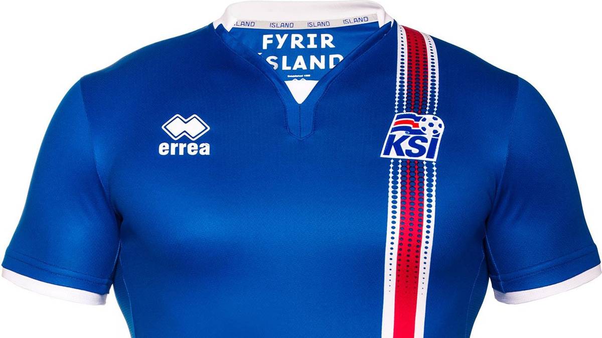 Sehr sexy gehen die Isländer in ihre erste EM-Endrunde der Verbandsgeschichte. Das hautenge Trikot bestricht auch farblich mit einem rot-weißen Seitenstreifen