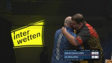 Gabriel Clemens scheitert nach einer deutlichen Führung an Ian White in der ersten Runde der European Darts Open.