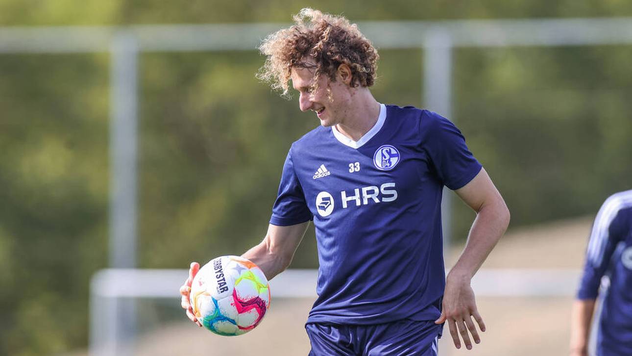 Schalke-Profi wirbt für Busen-Tape