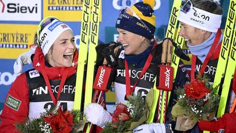 Therese Johaug (l.) finished second behind Frida Karlsson