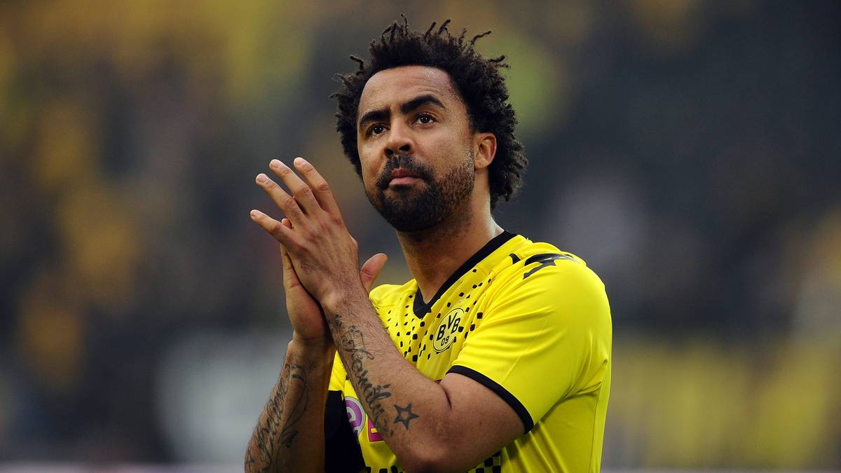 PATRICK OWOMOYELA: Der einstige Rechtsverteidiger wechselte 2008 von Werder Bremen nach Dortmund. Fünf Jahre später war er zweimal deutscher Meister und DFB-Pokalsieger. In Summe bestritt er 84 Pflichtspiele für den BVB, in denen er dreimal selbst traf und sich zwölfmal als Torvorbereiter verdient machte.