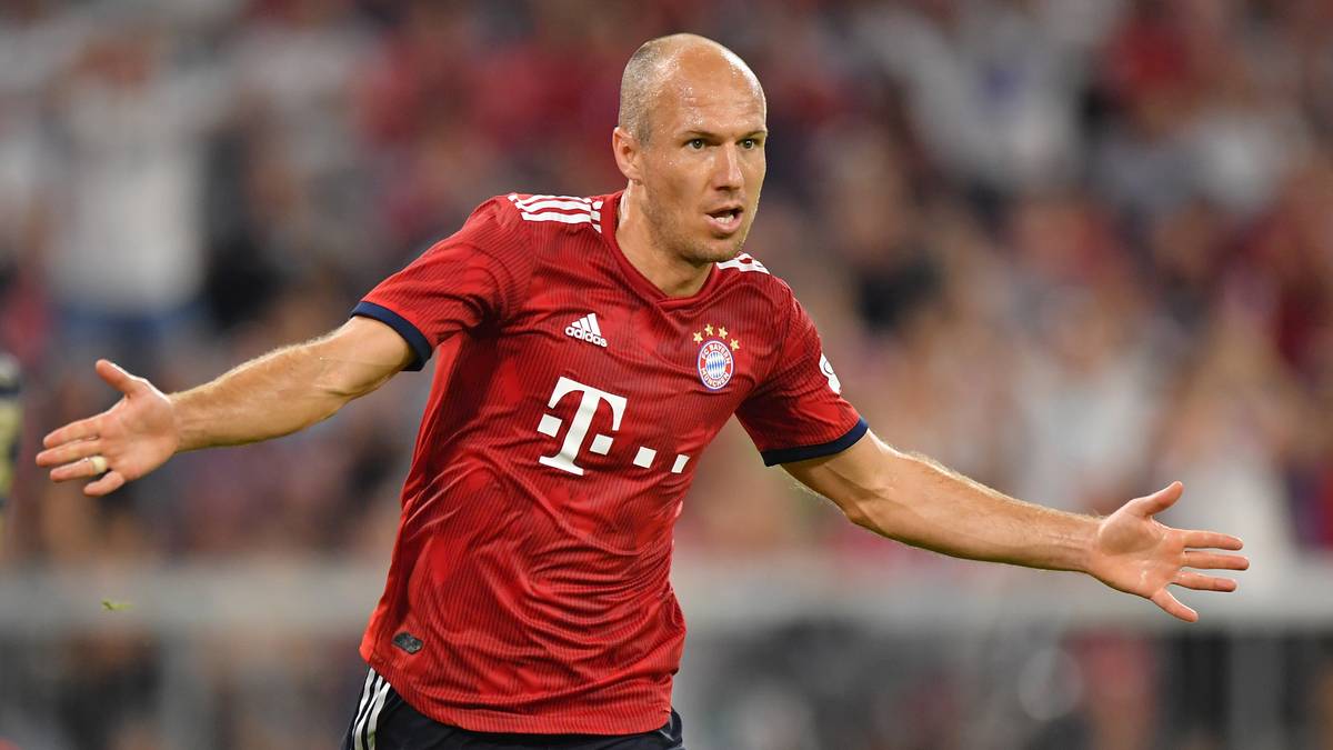 ARJEN ROBBEN: Bayerns Trainingsweltmeister. Läuft seit dem ersten Tag allen davon. Sagt über sich, er sei "sehr zufrieden und sehr fit". Kovac schätzt ihn sehr. Traumtor gegen ManCity, zu verspielt gegen Rottach-Egern. Wird gegen Frankfurt starten. Supercup-Form: 100 Prozent