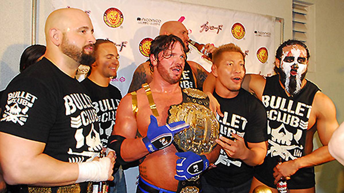 AJ Styles, Karl Anderson und Luke Gallows als Teil des Bullet Club bei NJPW