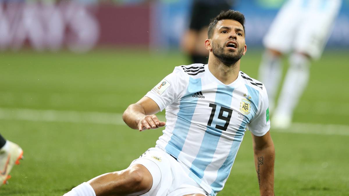 Agüero musste gegen Nigeria auf die Bank, ist aber trotzdem ein plausibler Kandidat für die Startelf. Denn Gonzalo Higuain war im Entscheidungsspiel ein Schatten seiner selbst. Agüero ist vorne gefährlicher als Giroud und macht den letzten Punkt. Am Ende steht ein knapper 8:7-Sieg für Frankreich