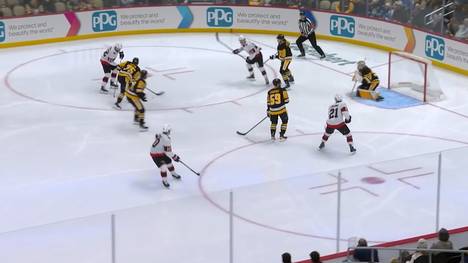Kurz vor den Olympischen Winterspielen kommt NHL-Star Tim Stützle immer besser in Form. Durch sein Tor und seine überragende Vorlage führt er die Ottawa Senators zum 3:2-Sieg. 