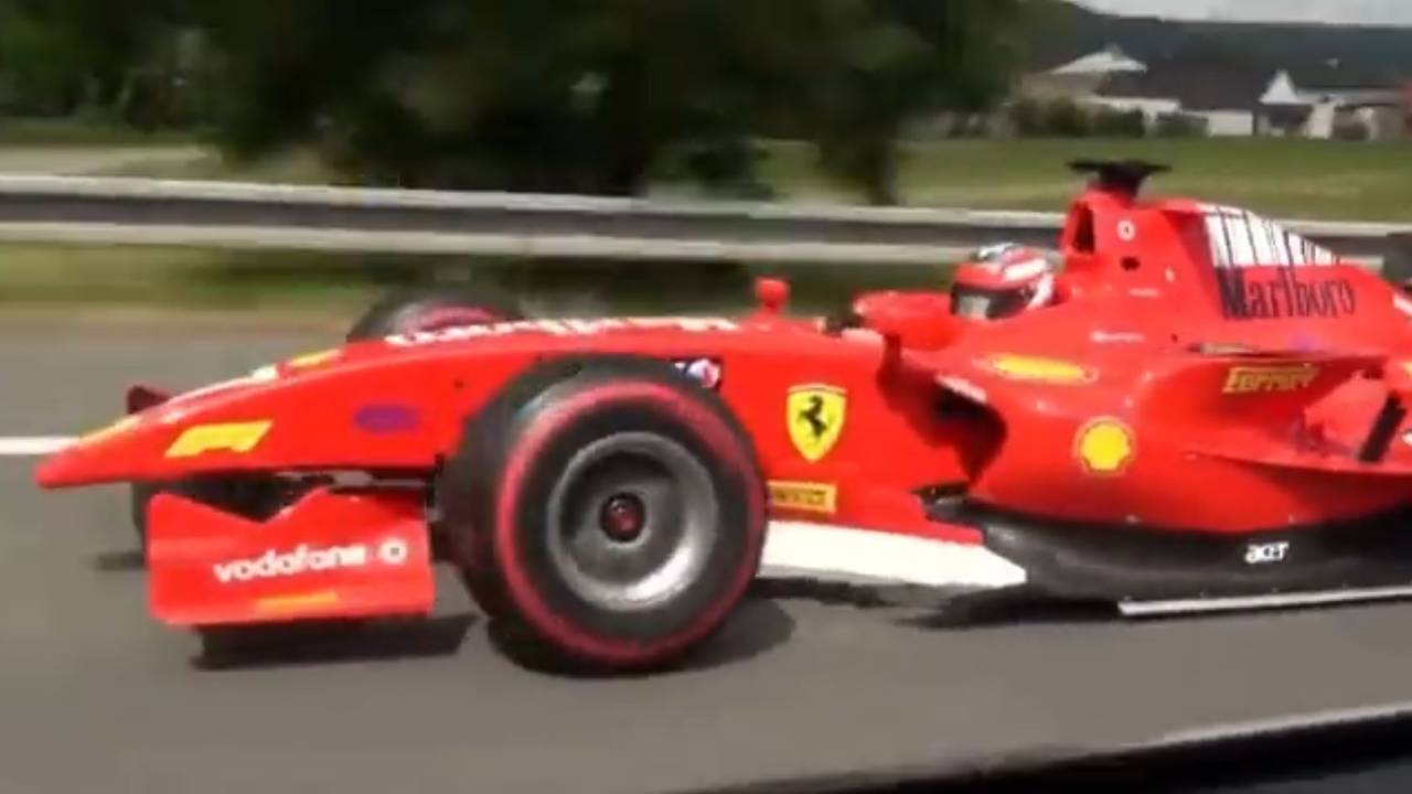 Formel-Wagen auf Autobahn: Autofahrer staunen in Tschechien über Spritztour