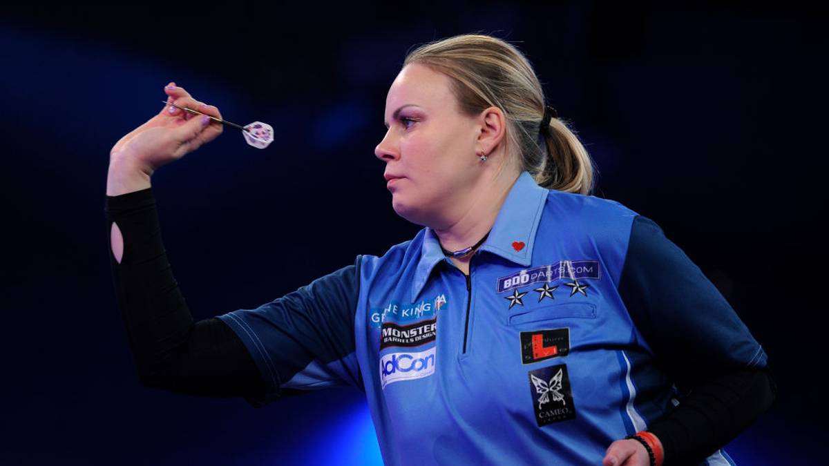 Beim Grand Slam of Darts 2009 schlägt sie dann Vincent van der Voort in der Gruppenphase mit 5:4 - der erst zweite Sieg einer Frau gegen einen Mann in einem vom TV übertragenen Major-Turnier. Im Vorjahr qualifiziert sich Dobromyslova dann über das internationale Frauen-Qualifikationsturnier zum zweiten Mal für die PDC-WM, wo sie gleich am Briten Ryan Joyce scheitert