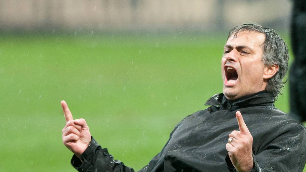 Nach dem Schlusspfiff stürmt er dann wie wild über den Rasen des Camp Nou und lässt sich zu einigen provozierenden Gesten in Richtung Barca-Bank hinreißen. "Das war meine schönste Niederlage", jubelt der Portugiese, der Barca mit seiner Beton-Taktik verzweifeln lässt