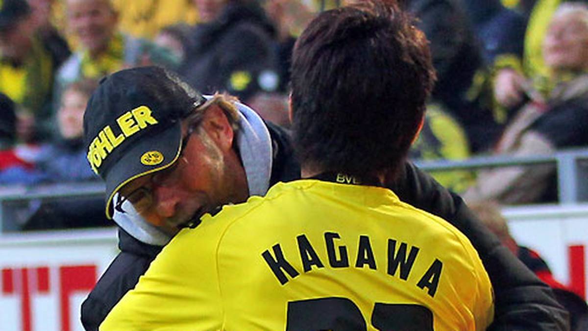 Auf dem Weg zu Torschütze Shinji Kagawa rutscht Klopp damals vor lauter Euphorie sogar aus und kann einen Sturz nur knapp verhindern