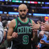 Die Boston Celtics sind der Favorit auf die diesjährige NBA-Meisterschaft. Die Mannschaft ist bestückt mit Stars wie Jason Tatum, Jaylen Brown und Kristaps Porzingis. Hinter dem Ensemble rückt der wohl unterschätzteste Spieler der Liga immer mehr in den Vordergrund.