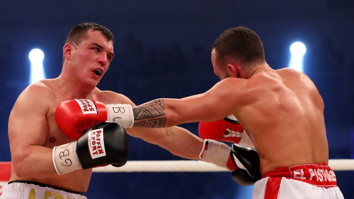 fordert im Superweltergewicht Frank, den Zirkusartisten (l.). Kann das neue Gewicht ein Problem für ihn werden? Bislang war er im Weltergewicht unterwegs, geht nun ein Limit nach oben. Beide Boxer haben eine große Fangemeinde, daher wird die Stimmung in der Halle bestens sein