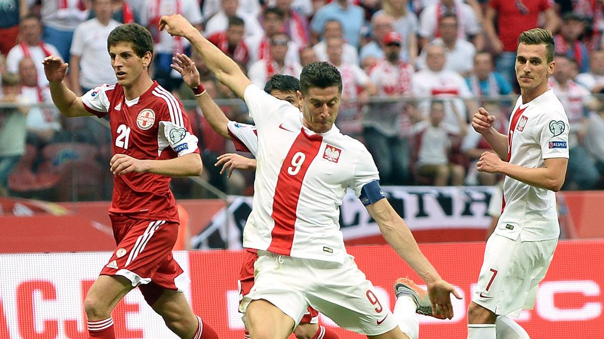 Am 13. Juni 2015 erzielt er im EM-Quali-Spiel gegen Georgien einen Hattrick innerhalb von exakt vier Minuten, den bisher schnellsten Hattrick der Qualifikationsgeschichte für eine Fußball-Europameisterschaft