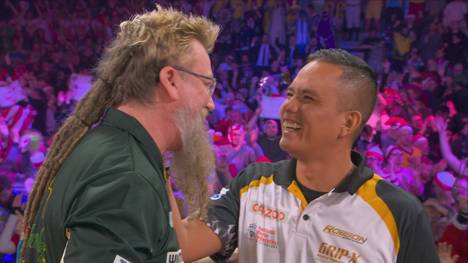 Im Erstrunden-Match zwischen Whitlock und Perez verwerfen beide Spieler einige Darts auf die Doppelfelder.