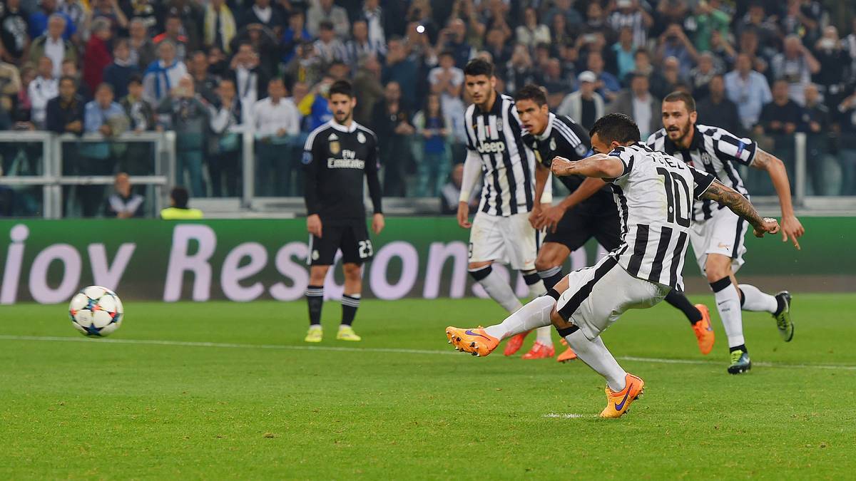 Eigentlich soll ja der Gefoulte niemals selber schießen, aber Tevez lässt sich das nicht nehmen. Eiskalt verwandelt der Argentinier