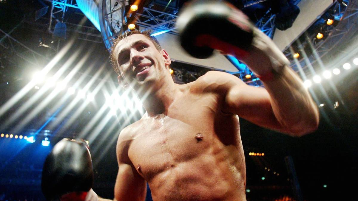 2006: FELIX STURM (WBO-Mittelgewicht) und 2010 (WBA-Supermittelgewicht) - Sturm gelingt etwas, was vor ihm noch keinem anderen Deutschen gelungen ist: Bei verschiedenen Verbänden holt er sich fünfmal den Weltmeistertitel