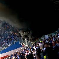 Beim Abstieg in die 3. Liga sorgten Zuschauer von Hansa Rostock mit Böllern und Raketen für eine lange Spielunterbrechung. Der Verein bezieht nun Stellung.