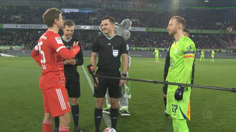In Abwesenheit von Manuel Neuer vertritt Thomas Müller ihn als Kapitän des FC  Bayern München. Und in diesen Fällen macht die Seitenwahl vor dem Match viel mehr Spaß.