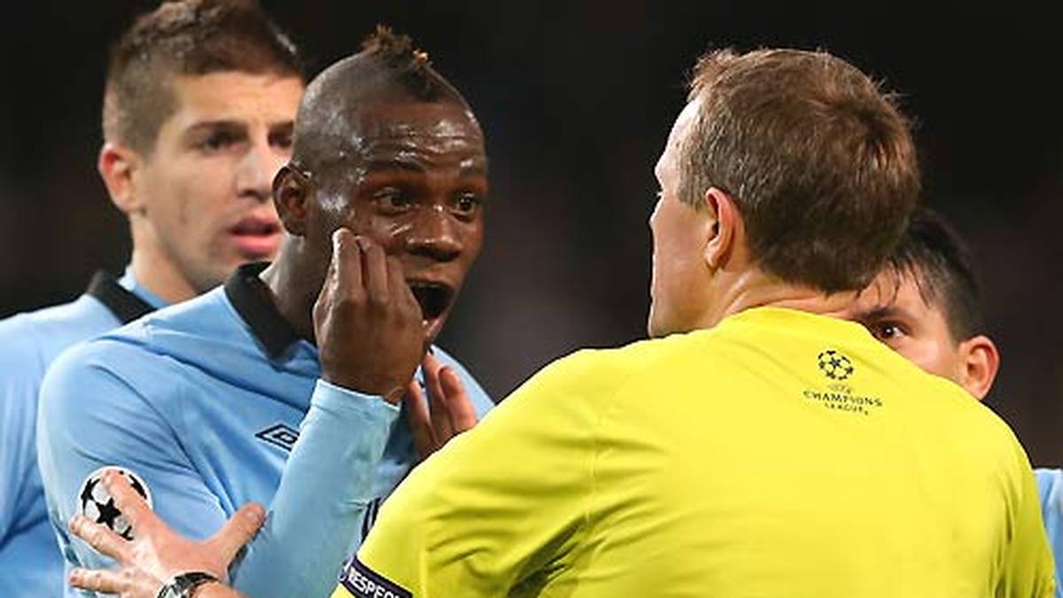 Auf dem Platz hat der 22-Jährige sein zweifelsfrei vorhandenes Temperament nicht immer unter Kontrolle...
                  
                  