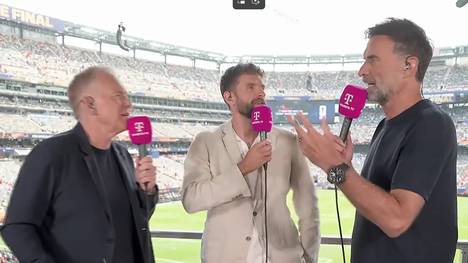 Kurz vor dem WM-Finale diskutieren Thomas Müller und der designierte Bundestrainer Jürgen Klopp über die Zukunft des deutschen Fußballs. Dabei stellt Müller eine These zu Florian Wirtz auf.