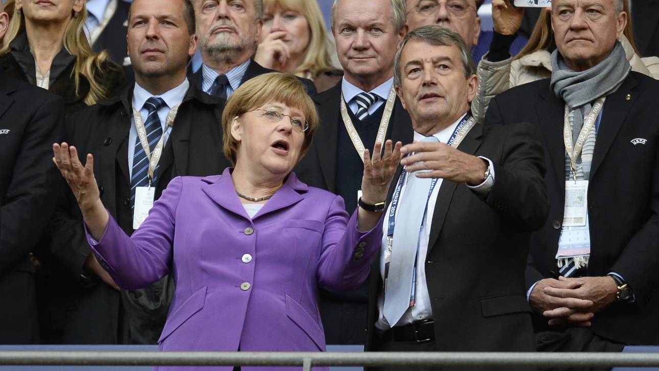 WM-Skandal: Merkel fordert Aufklärung