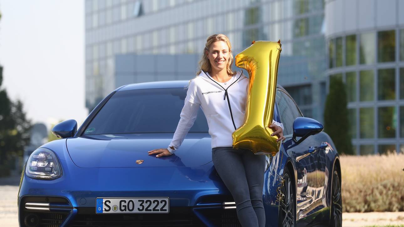 Spielerinnen zeichnen Kerber aus